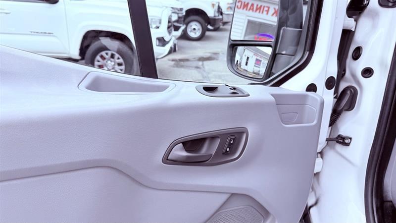 Ford Transit 150 Van Med. Roof w/Sliding Pass. 148-in. WB 2015