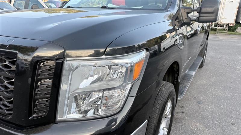 Nissan Titan XD SL Crew Cab 4WD 2019