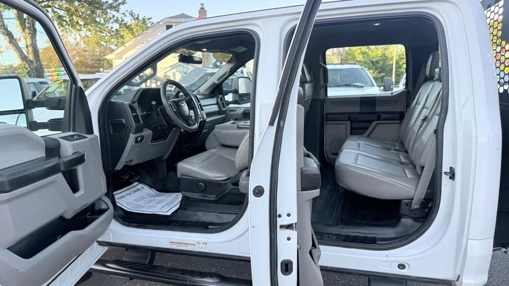 Ford F-450 SD XL 2WD Crew Cab 179" WB 60" CA 2017