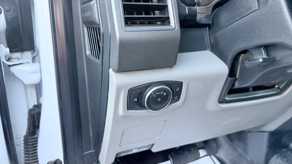 Ford F-450 SD XL 2WD Crew Cab 179" WB 60" CA 2017