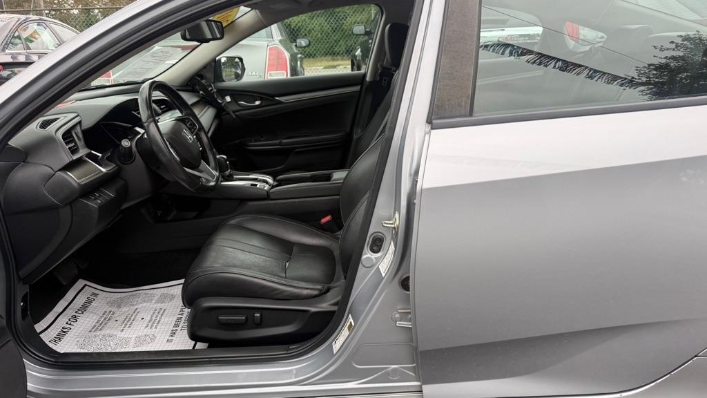 Honda Civic 4dr CVT Touring 2016