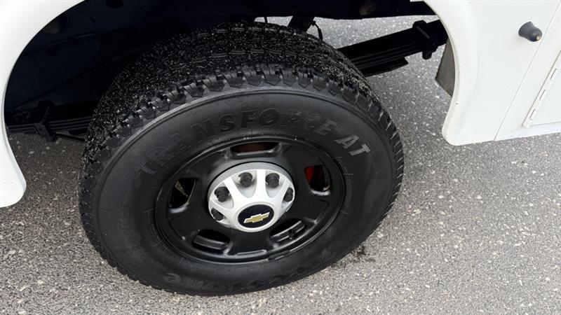 Chevrolet Silverado 2500HD 2WD Reg Cab 133.7" Work Truck 2013