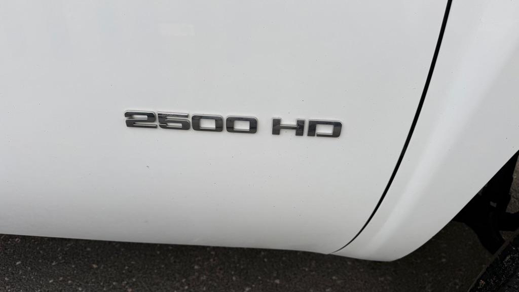 Chevrolet Silverado 2500HD 2WD Reg Cab 133.7" Work Truck 2013