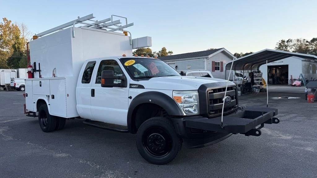 Ford Super Duty F-550 DRW 2WD SuperCab 162" WB 60" CA XLT 2016