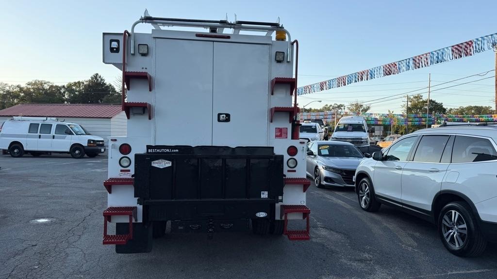 Ford Super Duty F-550 DRW 2WD SuperCab 162" WB 60" CA XLT 2016