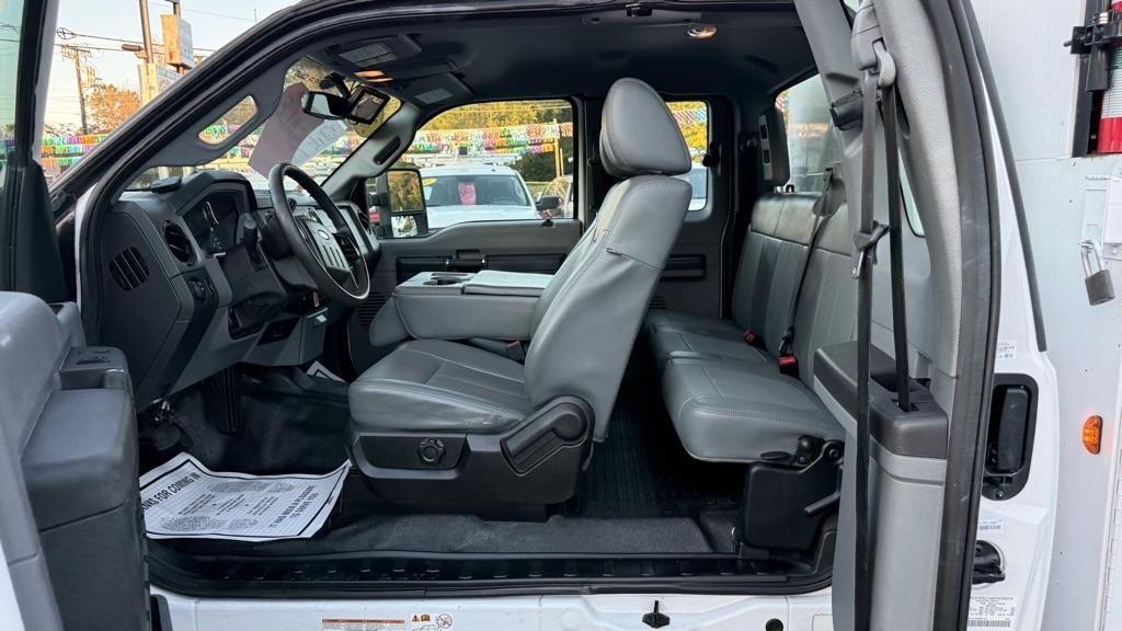 Ford Super Duty F-550 DRW 2WD SuperCab 162" WB 60" CA XLT 2016