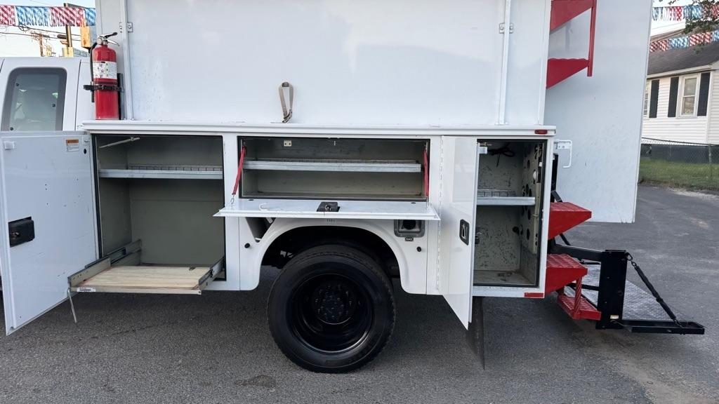 Ford Super Duty F-550 DRW 2WD SuperCab 162" WB 60" CA XLT 2016