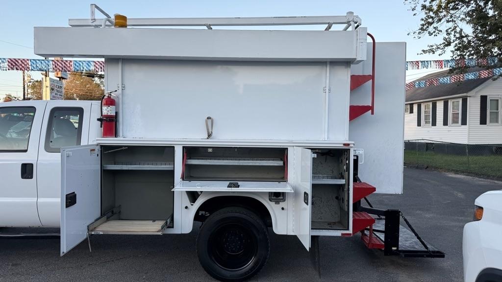 Ford Super Duty F-550 DRW 2WD SuperCab 162" WB 60" CA XLT 2016