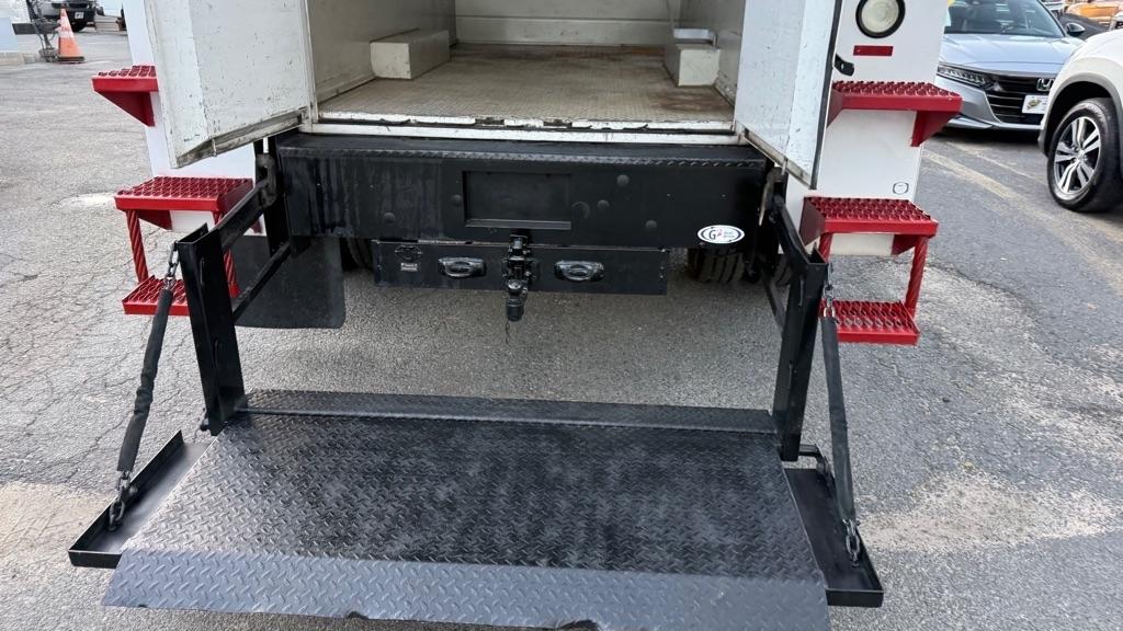 Ford Super Duty F-550 DRW 2WD SuperCab 162" WB 60" CA XLT 2016