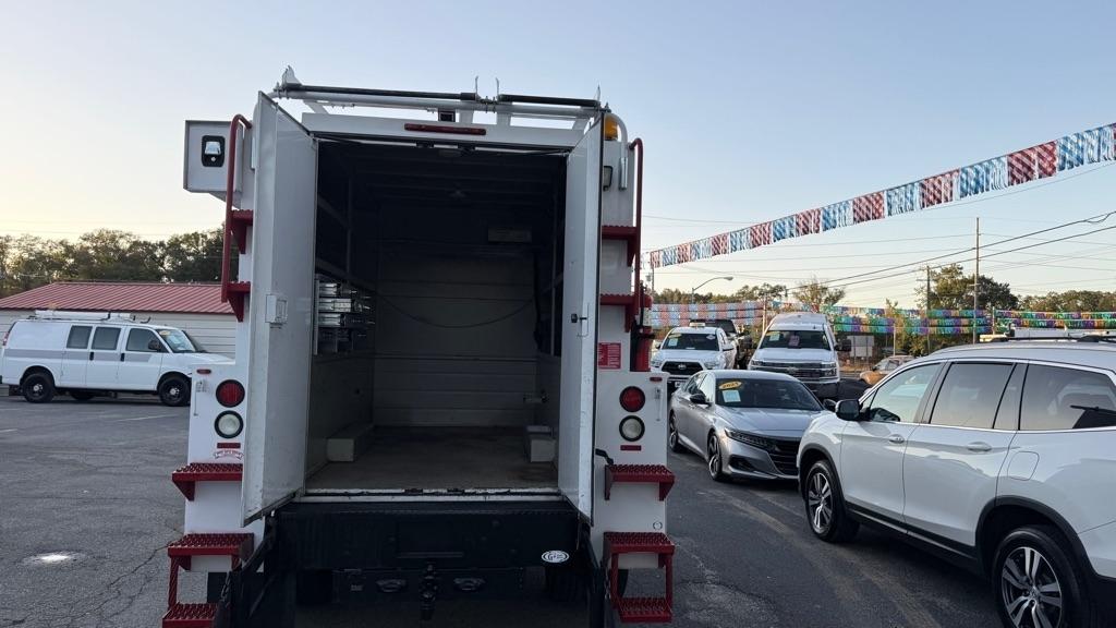 Ford Super Duty F-550 DRW 2WD SuperCab 162" WB 60" CA XLT 2016