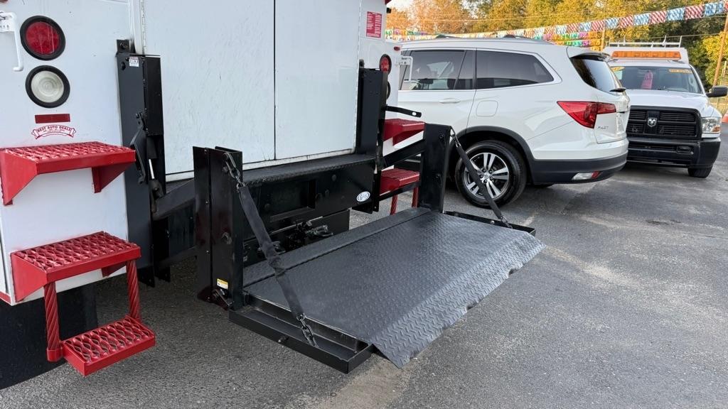 Ford Super Duty F-550 DRW 2WD SuperCab 162" WB 60" CA XLT 2016