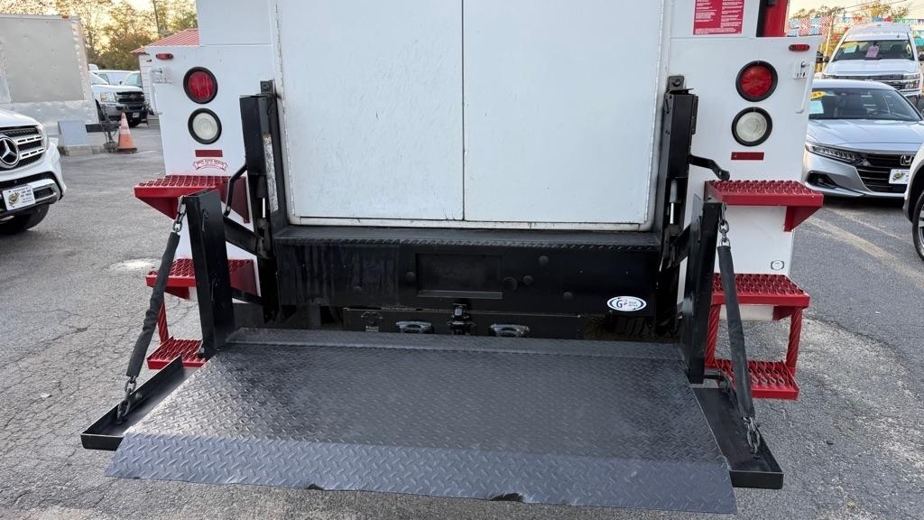 Ford Super Duty F-550 DRW 2WD SuperCab 162" WB 60" CA XLT 2016