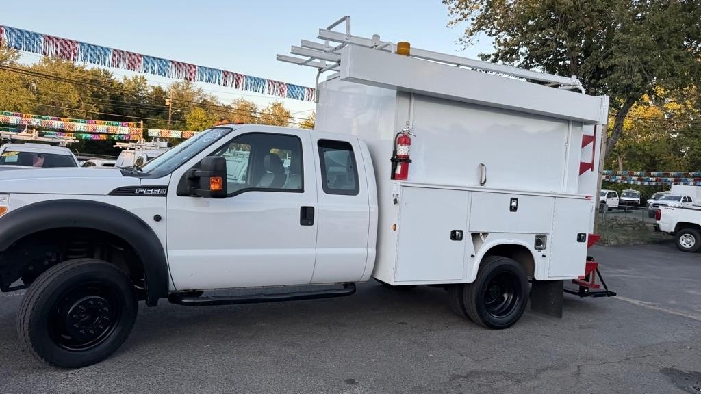 Ford Super Duty F-550 DRW 2WD SuperCab 162" WB 60" CA XLT 2016