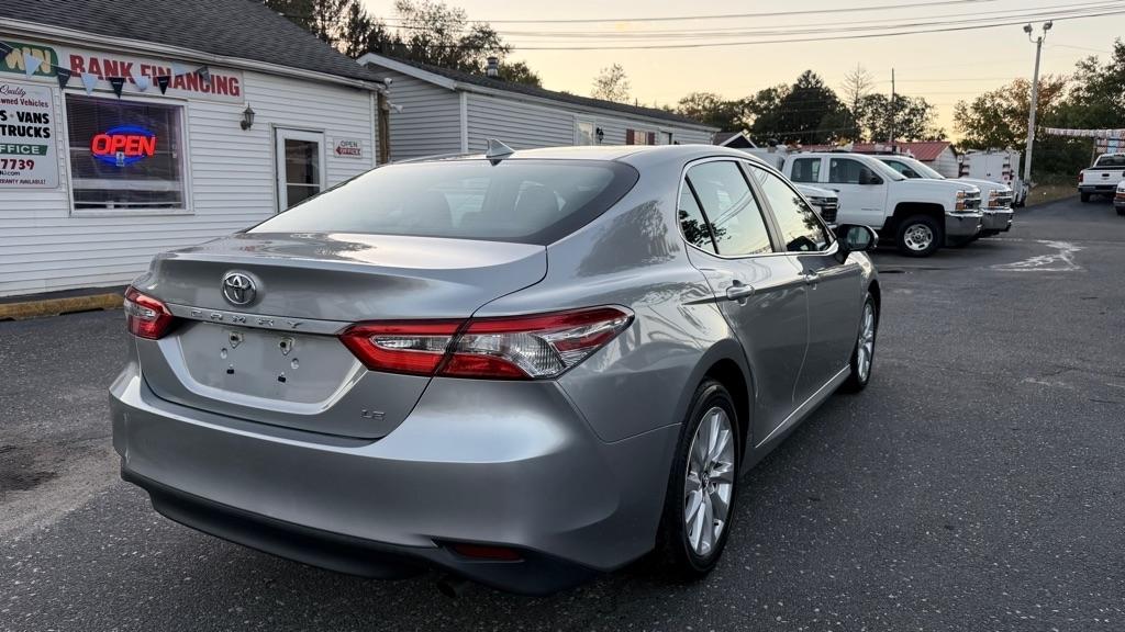 Toyota Camry LE Auto (Natl) 2020