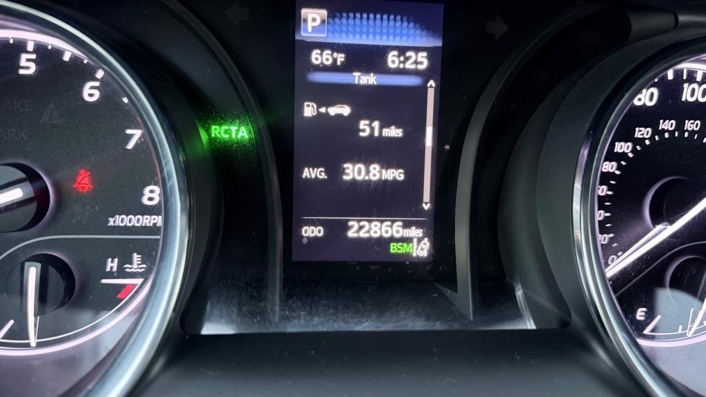 Toyota Camry LE Auto (Natl) 2020