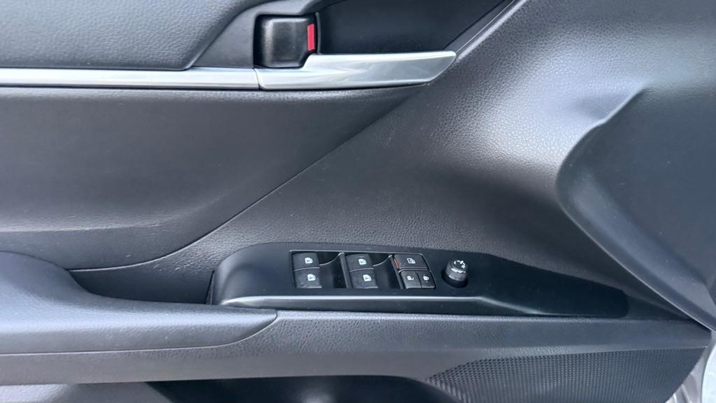 Toyota Camry LE Auto (Natl) 2020