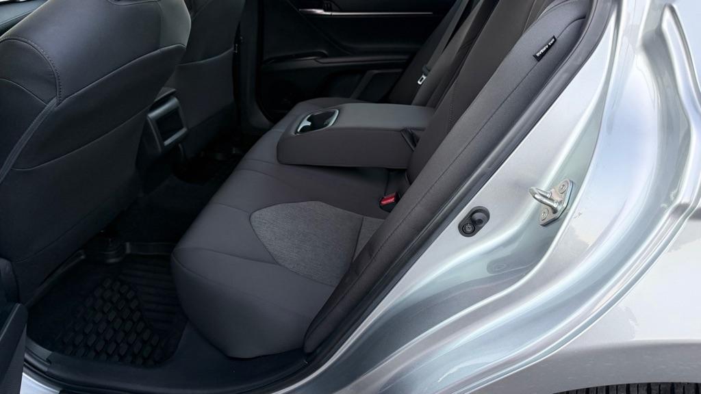 Toyota Camry LE Auto (Natl) 2020