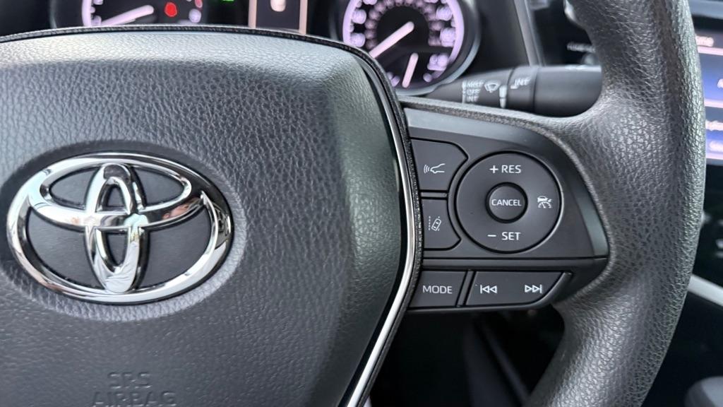 Toyota Camry LE Auto (Natl) 2020