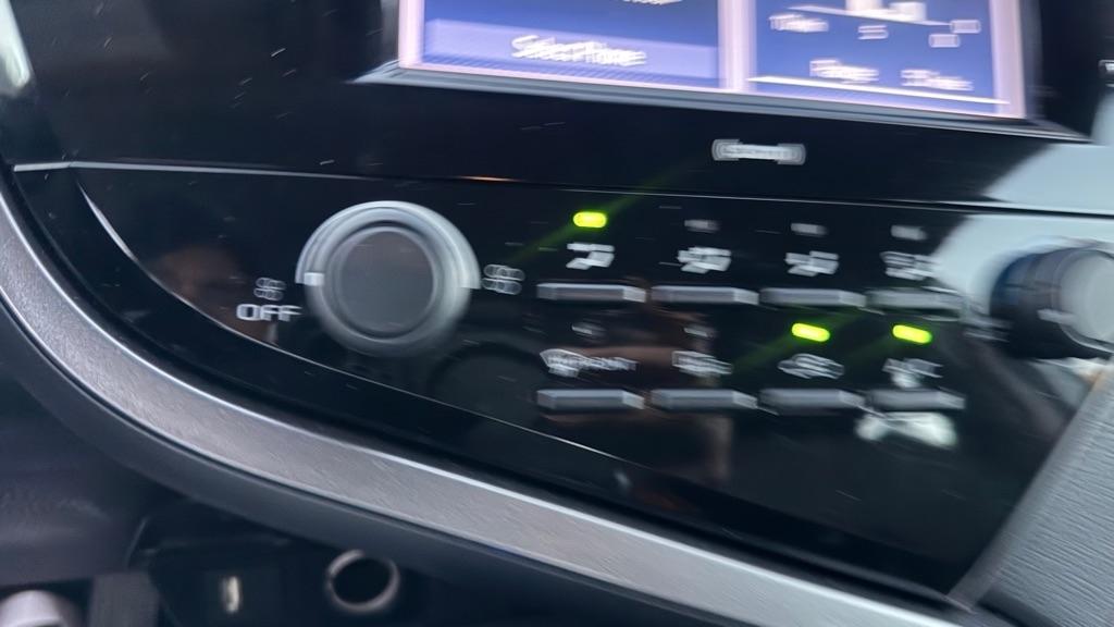 Toyota Camry LE Auto (Natl) 2020