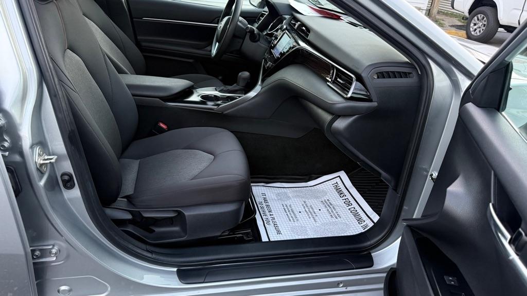 Toyota Camry LE Auto (Natl) 2020