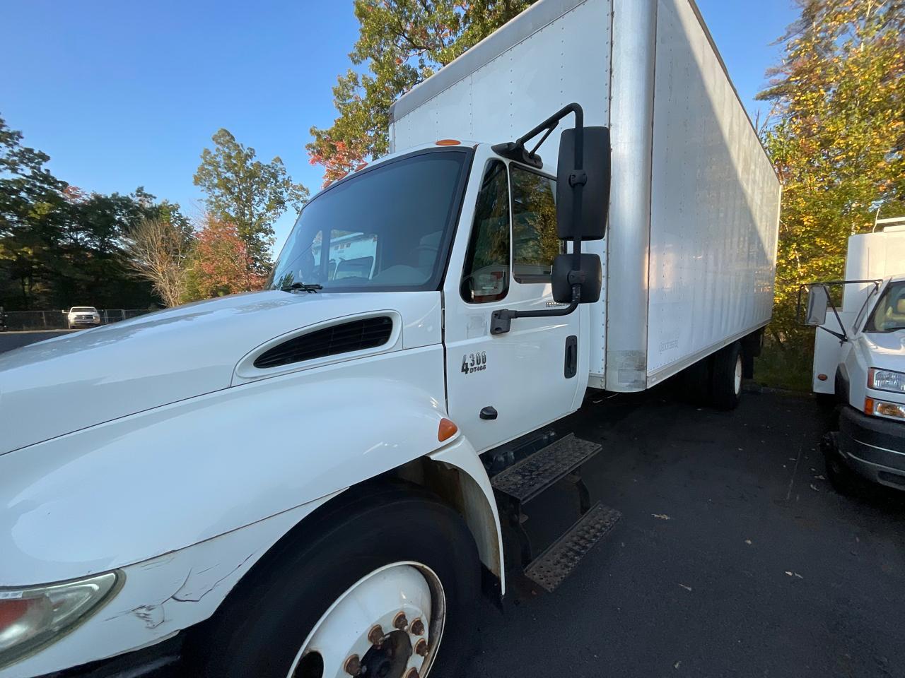 2005 International 4300 24' Box Truck Liftgate 25,500 GVW