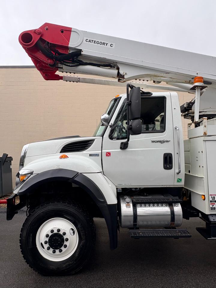 International 7400  2012