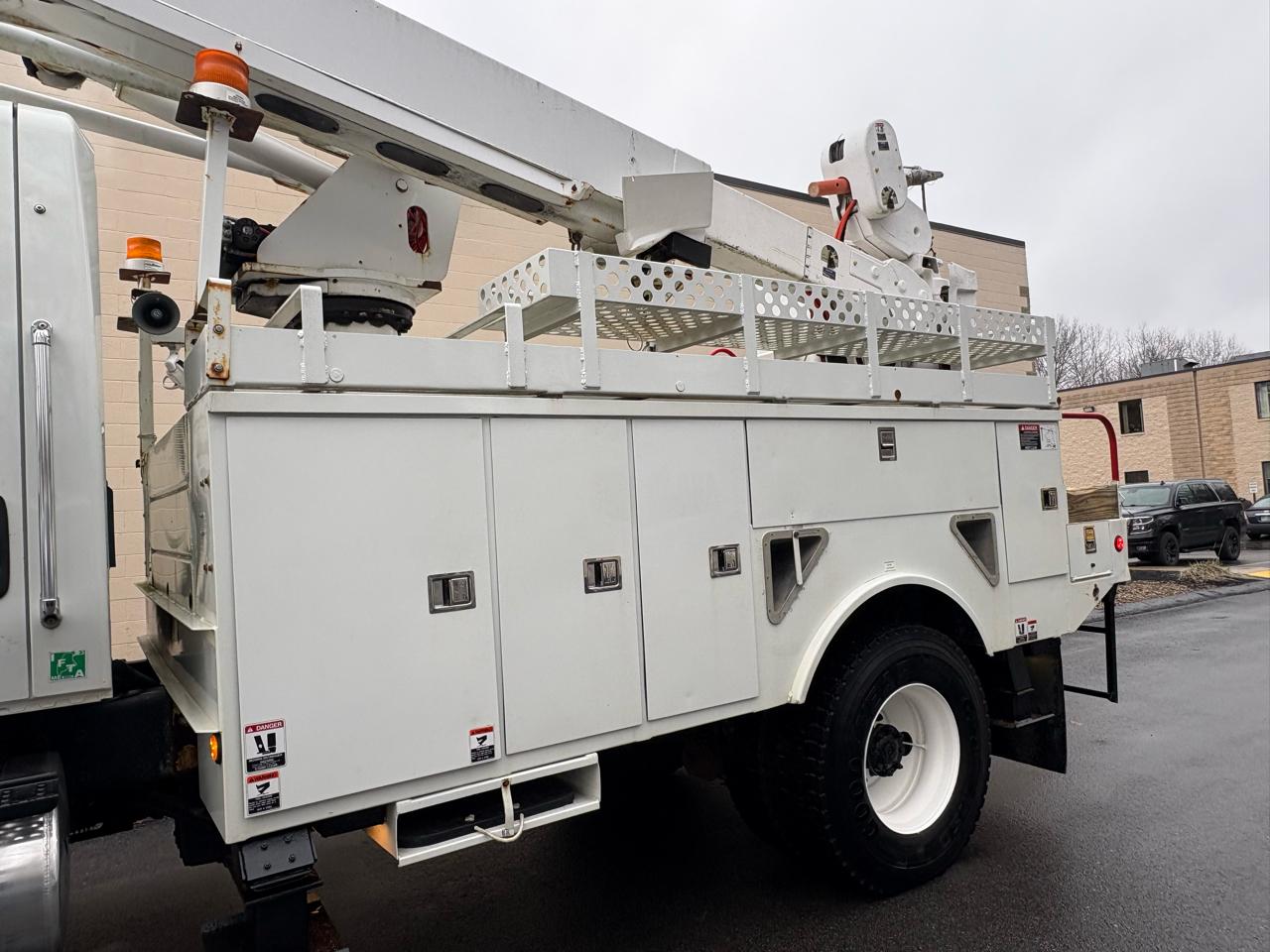 International 7400  2012