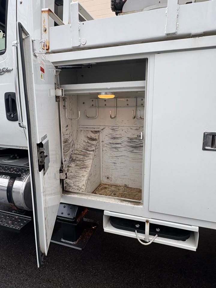 International 7400  2012