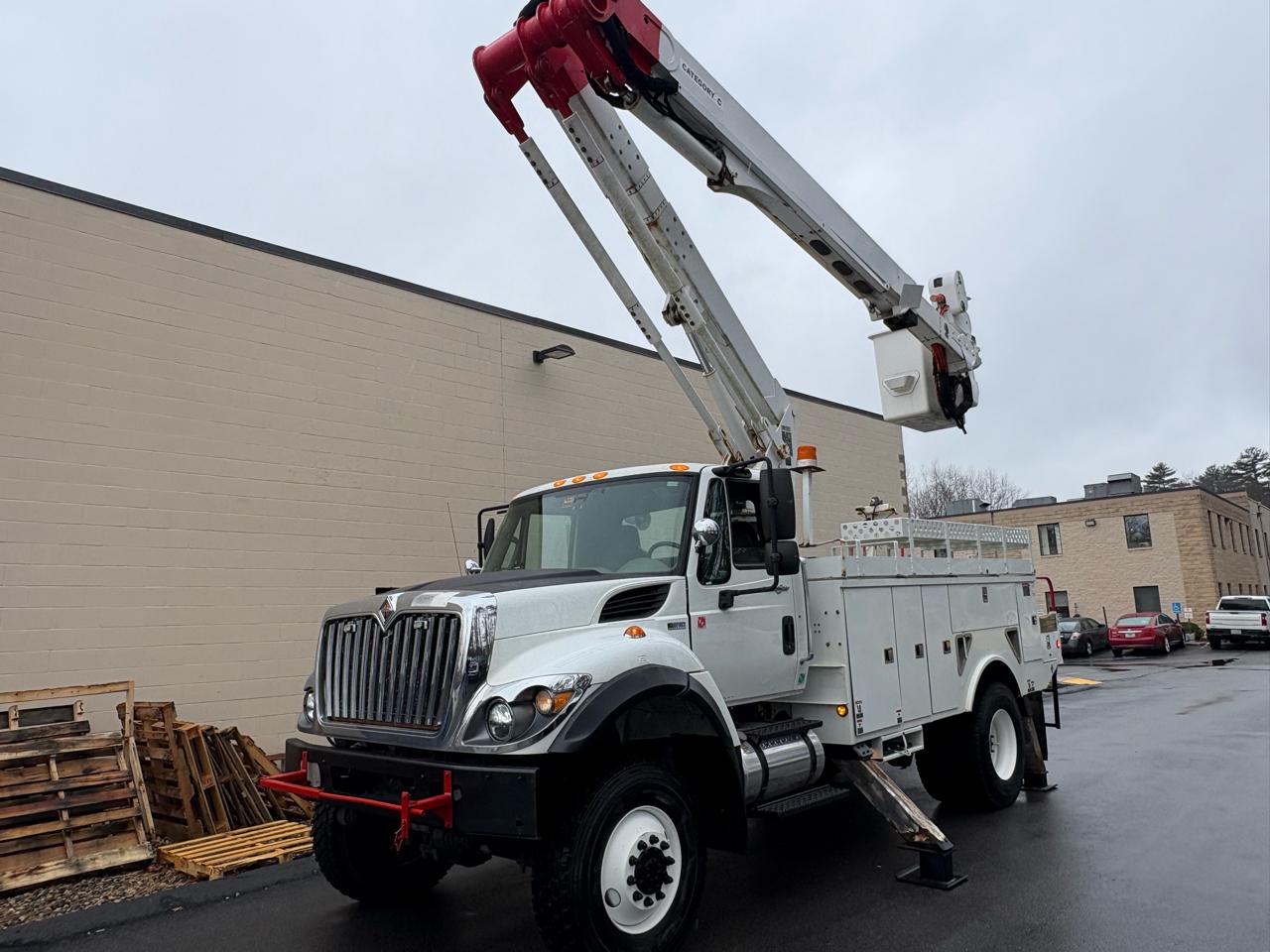 International 7400  2012