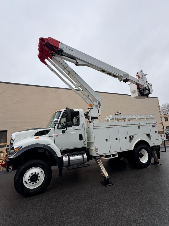 International 7400  2012