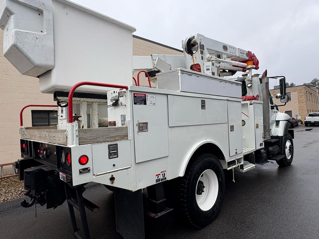 International 7400  2012