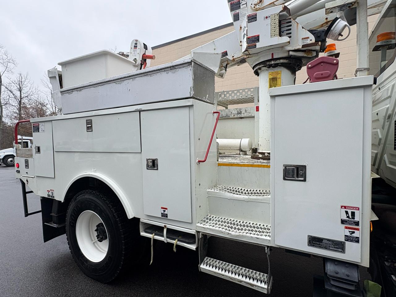 International 7400  2012