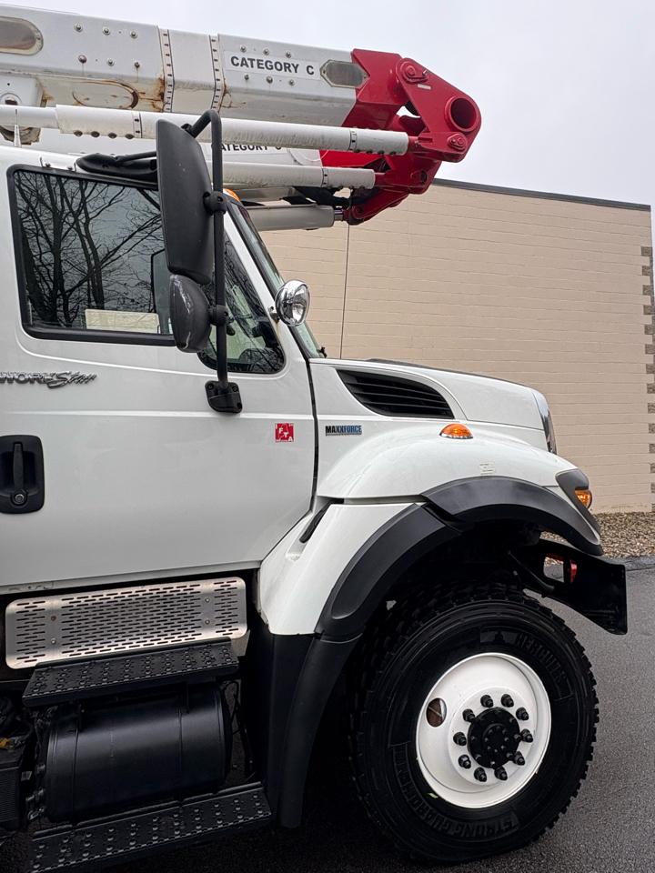 International 7400  2012