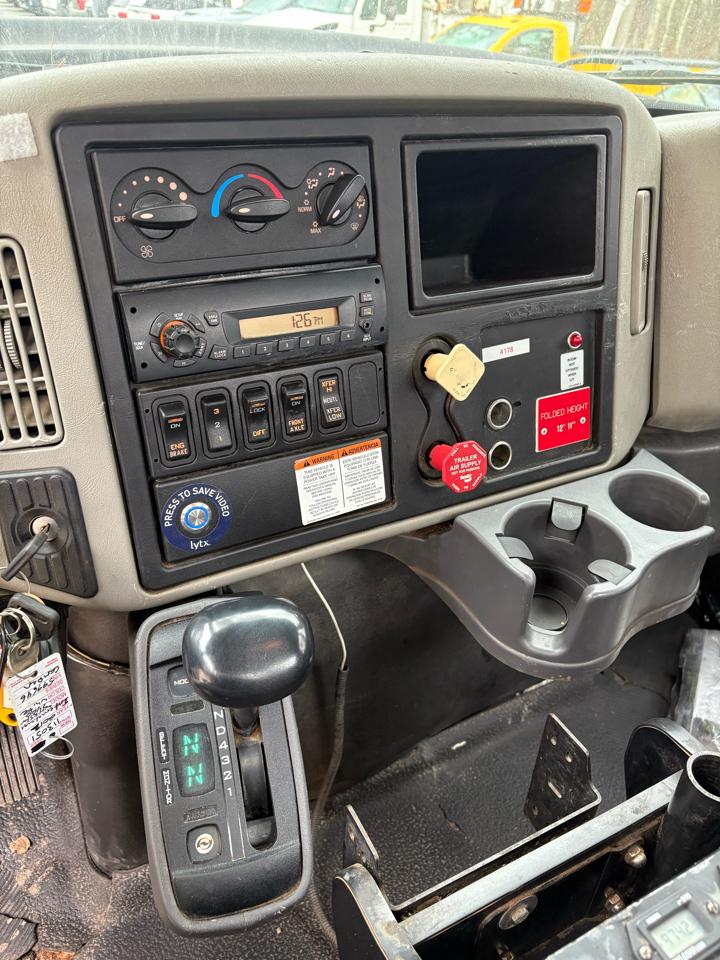 International 7400  2012