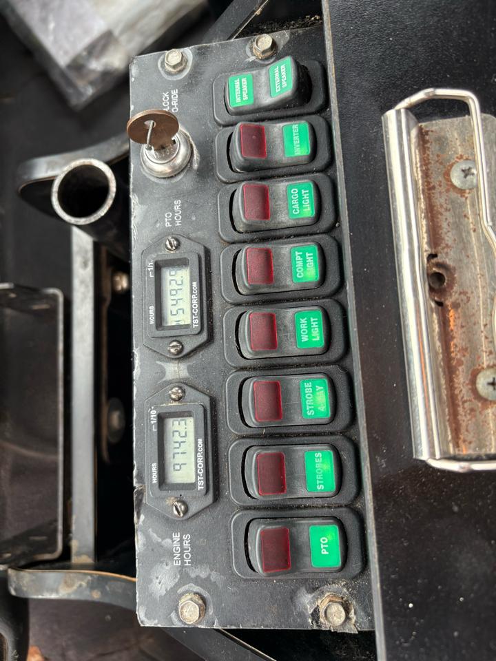 International 7400  2012