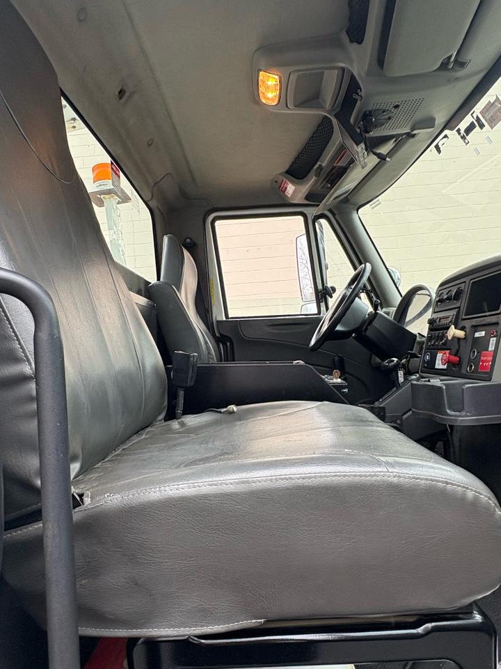 International 7400  2012