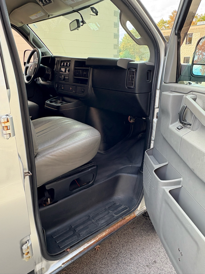 GMC Savana Passenger  2018 GMC Savana Passenger  2018