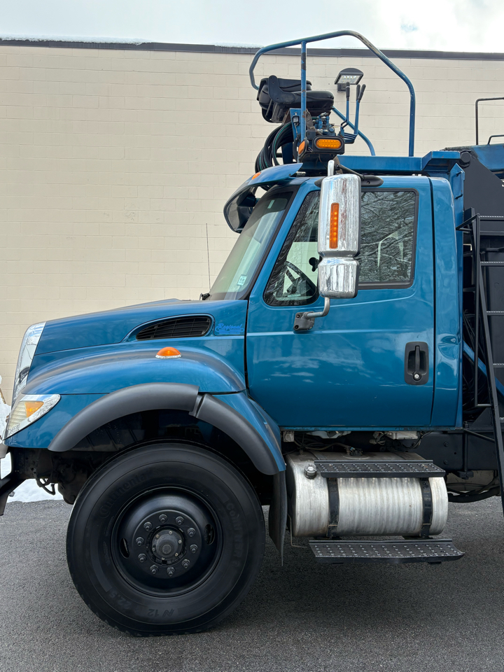 International 7400  2002