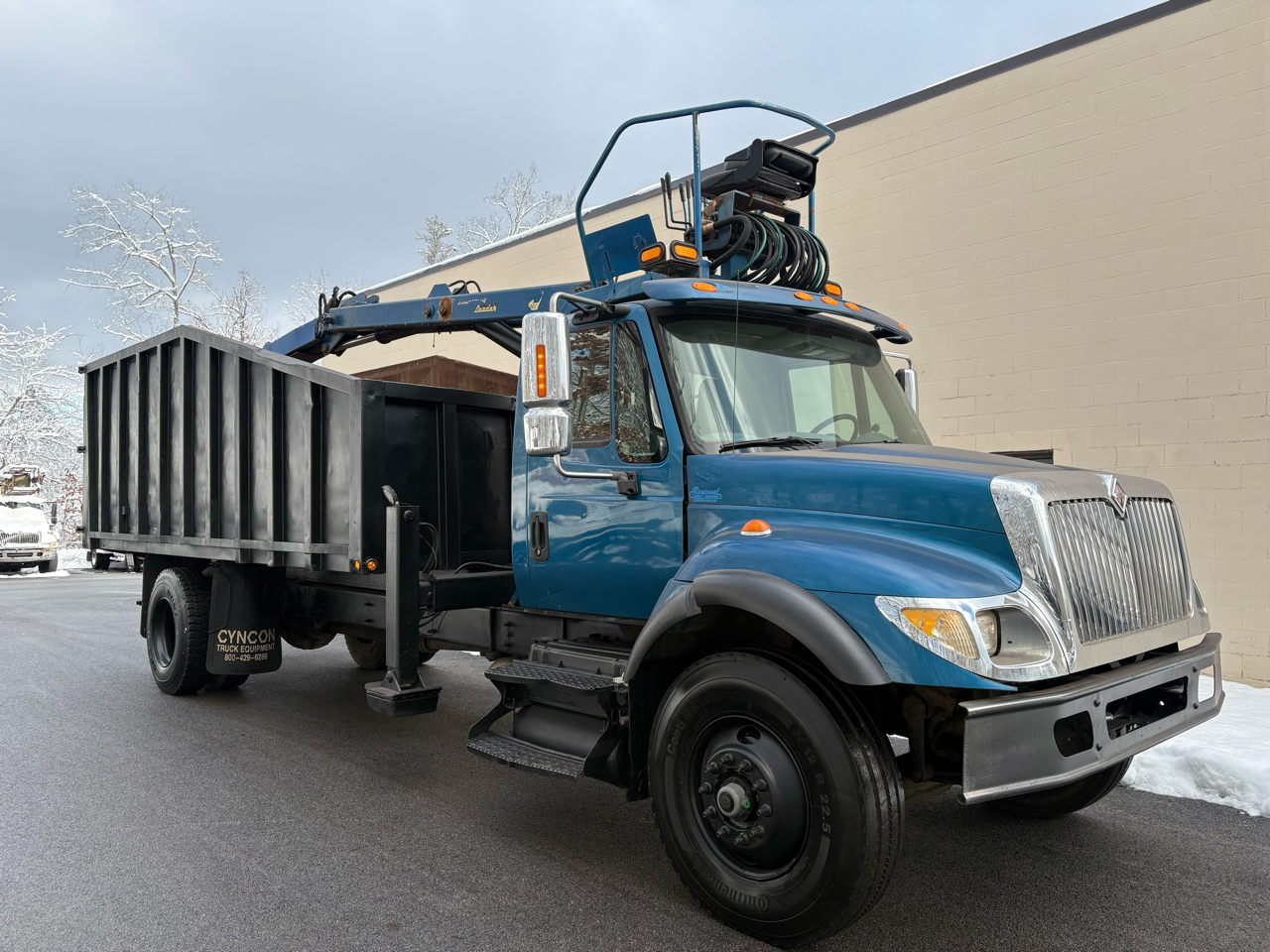 International 7400  2002