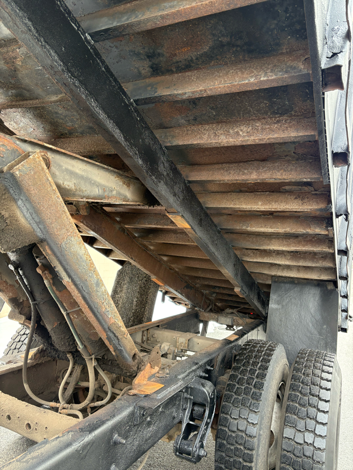 International 7400  2002