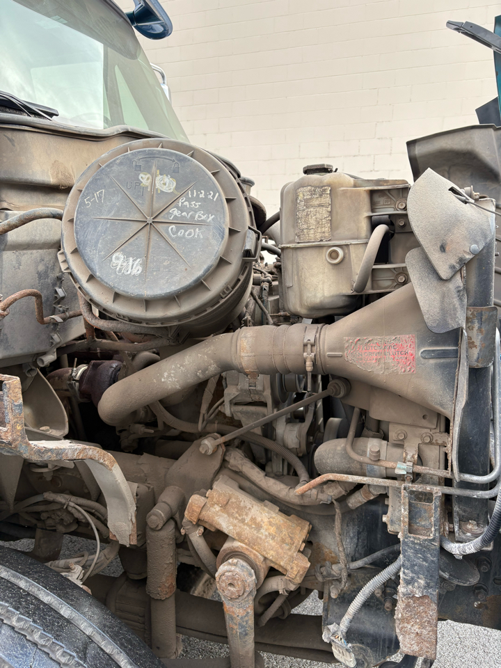 International 7400  2002