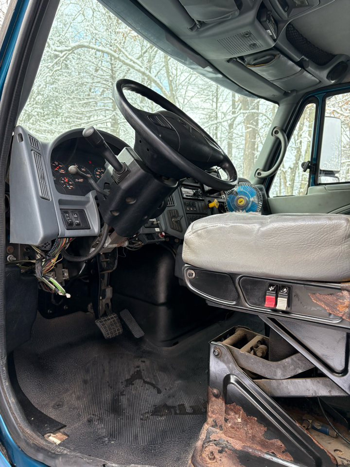 International 7400  2002