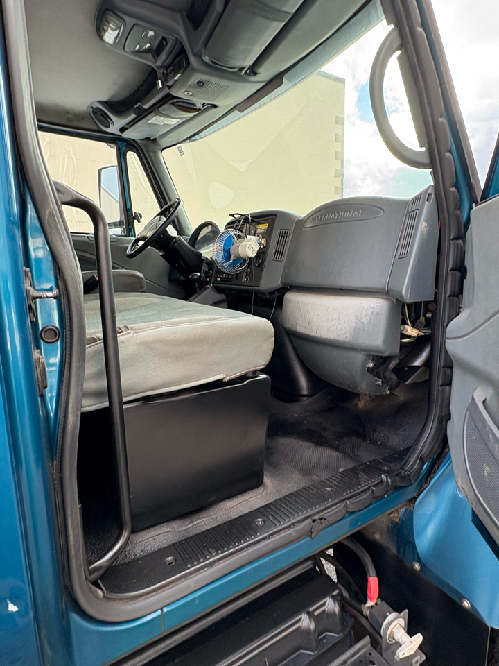 International 7400  2002