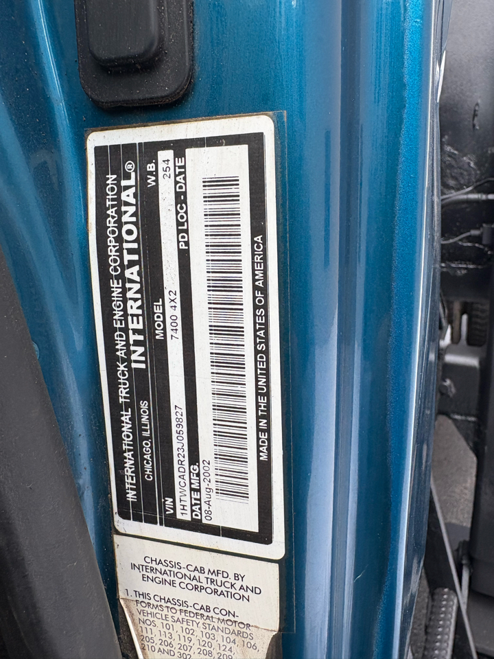 International 7400  2002