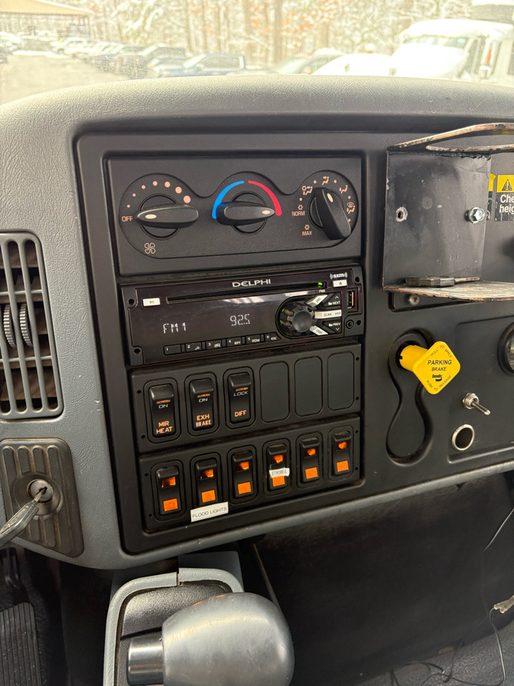 International 7400  2002