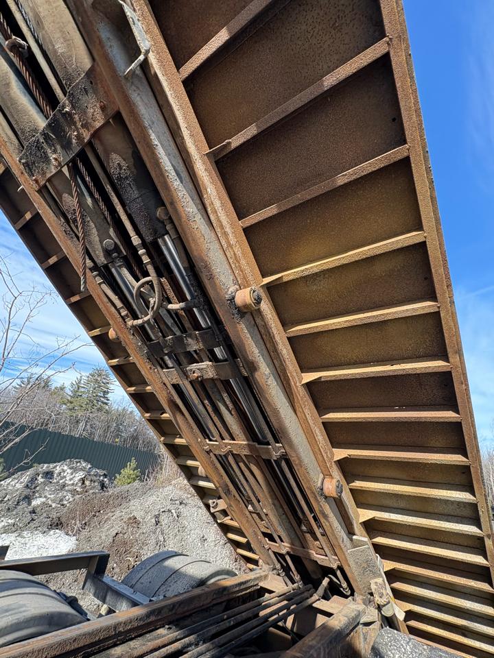 International 5900i  2003