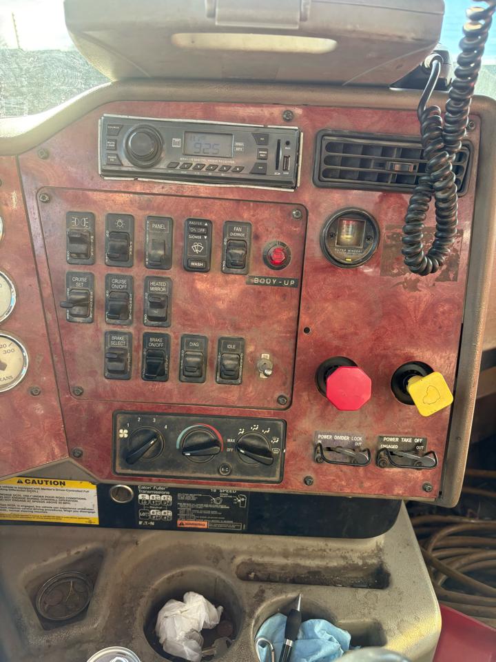 International 5900i  2003