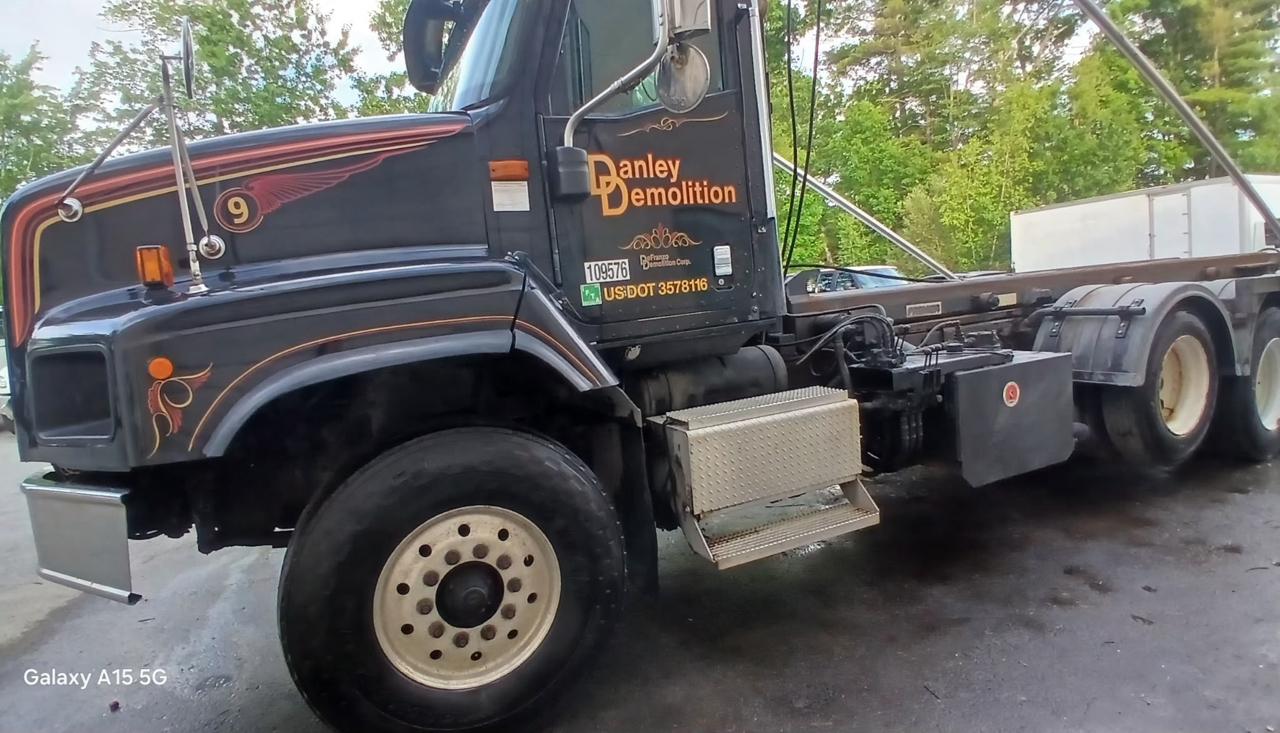 International 5900i  2003