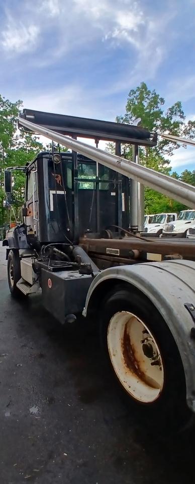 International 5900i  2003