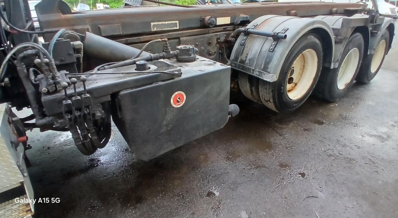 International 5900i  2003